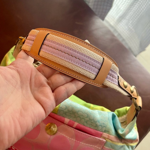 Coach - Picture 15 of 16